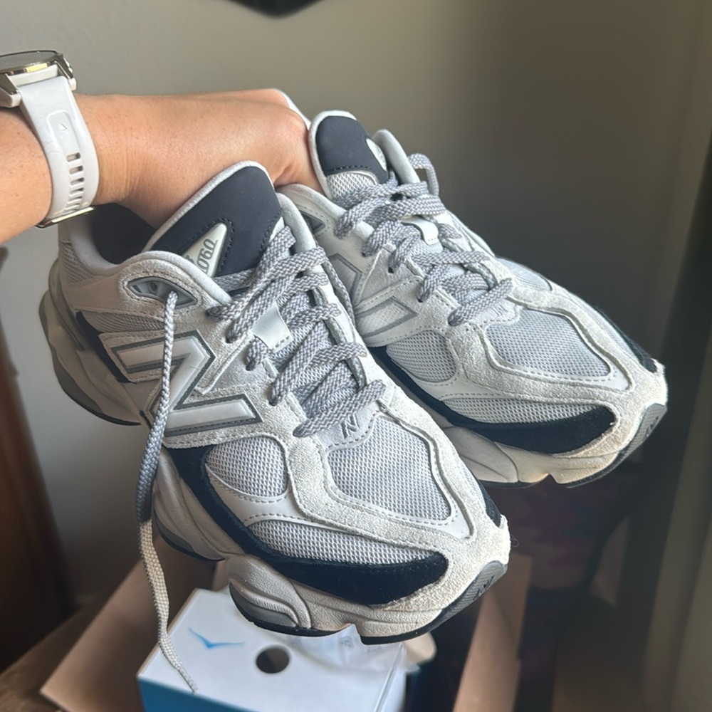 New Balance 9060 Like New